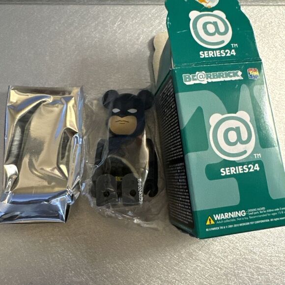 Medicom Bearbrick Series 24 Hero S24 Batman 100% Be@rbrick Sealed w/card